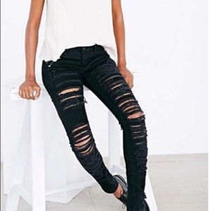 Blank NYC Women's Size 31 Black Classique Shredded Skinny Jeans